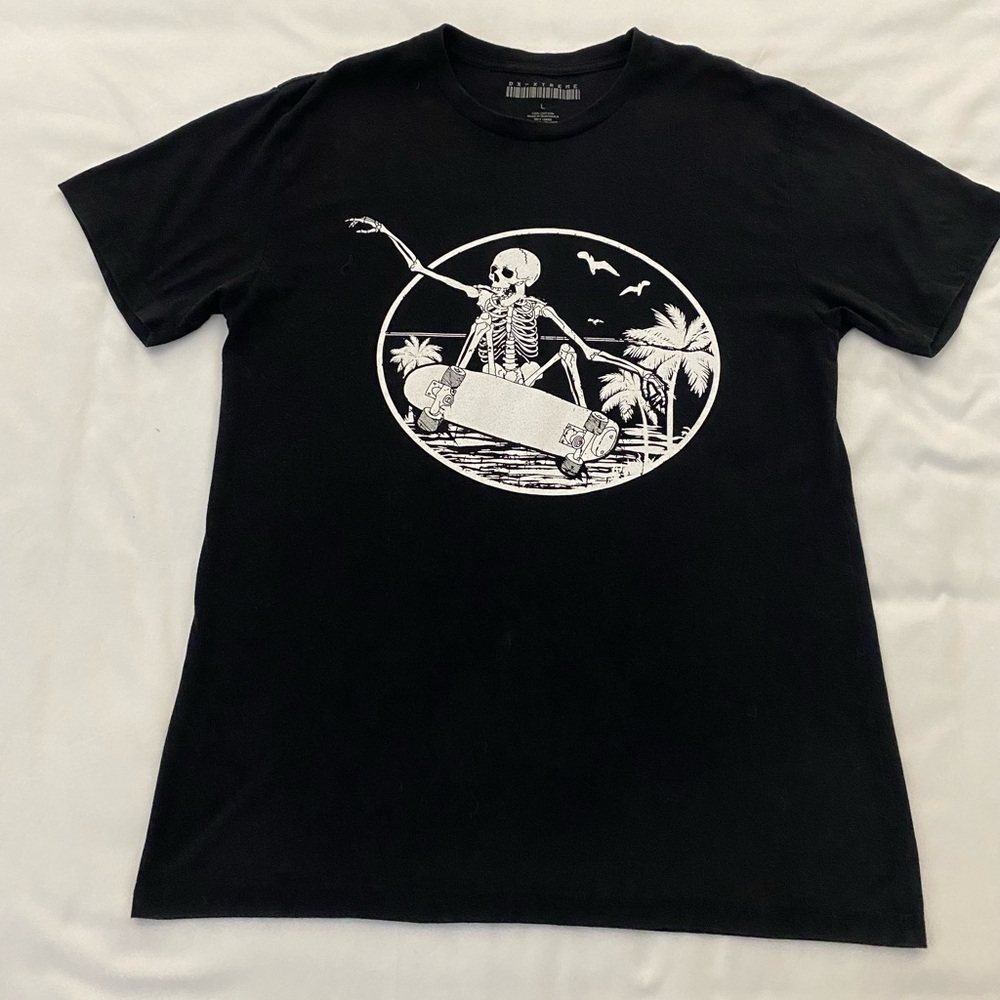 Men’s DX Xtreme Black Skeleton Skater T Shirt. Size Large